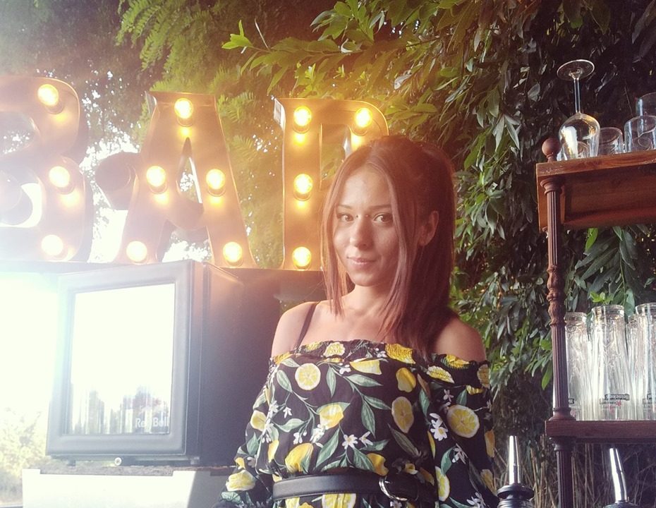 lavoro barmaid barlady